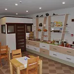 Noble Hotel *
