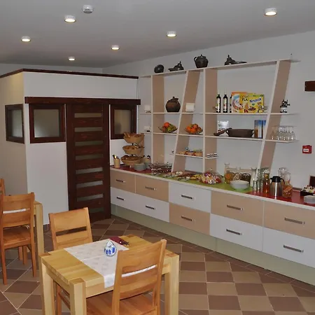 Noble Hotel *